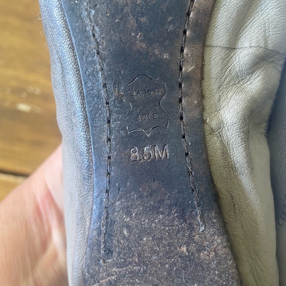 Tory Burch Caroline Gray Leather Ballet Flats Elastic Ankle Shoes Size 8.5 - Picture 10 of 11